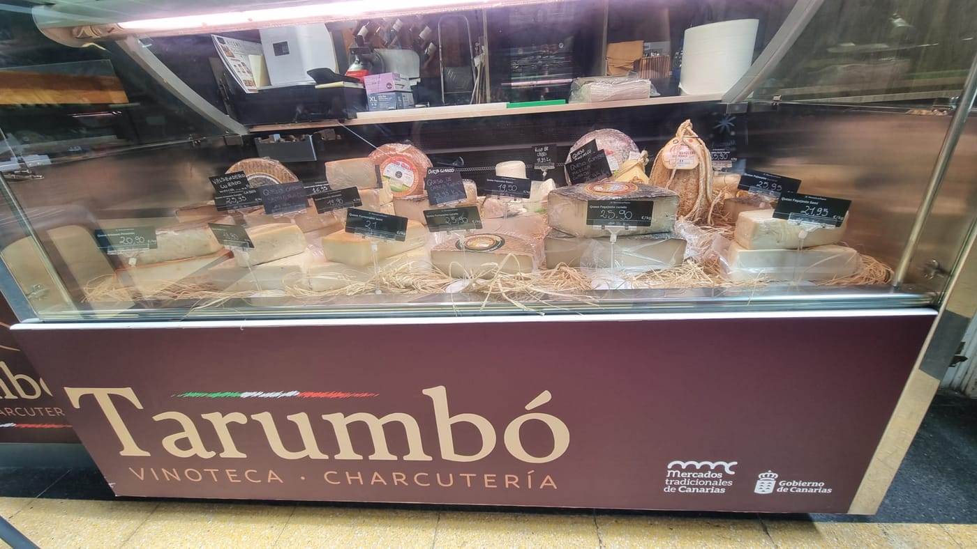 Fachada de Tarumbó en el Mercado del Puerto